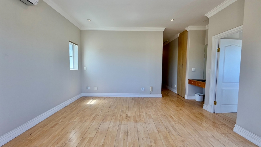 5 Bedroom Property for Sale in Greenways Golf Estate Western Cape